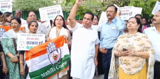 मोदी सरकार की महंगाई की मार से महिलाएं, युवा, नौकरीपेशा वर्ग और छात्र सबसे ज्यादा परेशान — एच.एस. लक्की बढ़ती महंगाई के खिलाफ महिला कांग्रेस का सेक्टर-38 मार्केट में जोरदार प्रदर्शन