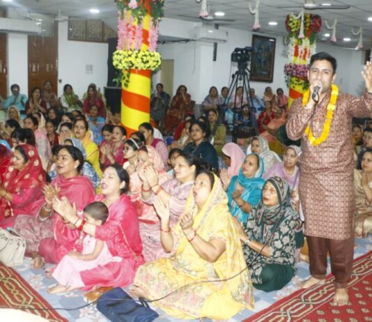 श्री सिद्ध बाबा बालक नाथ मंदिर, सेक्टर-29 में 52वां वार्षिक मूर्ति स्थापना उत्सव शुरू “पौणाहारिया सानूं प्यार तेरा चाहीदा” सहित कई सुंदर भजनों से भाव-विभोर हुए श्रद्धालु