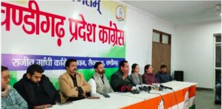चंडीगढ़ प्रदेश कांग्रेस कमेटी के अध्यक्ष हरमोहिंदर सिंह लक्की (एच.एस. लक्की) ने कहा कि मनीष तिवारी एक अनुभवी और वरिष्ठ राजनेता हैं तथा पार्टी के महत्वपूर्ण नेताओं में से एक हैं।