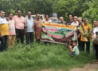 गार्डन ऑफ़ एनुअल्स के साइड पार्क, सैक्टर 44 सी, चंडीगढ़ में पौधारोपण कार्यक्रम