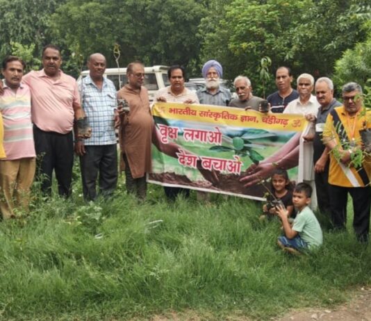 गार्डन ऑफ़ एनुअल्स के साइड पार्क, सैक्टर 44 सी, चंडीगढ़ में पौधारोपण कार्यक्रम