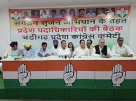 चंडीगढ़ जिला कांग्रेस कमेटियों का पुनर्गठन होगा: अखिल भारतीय कांग्रेस कमेटी के “संगठन सृजन अभियान” के तहत पार्टी पर्यवेक्षक जगदीश ठाकोर, जो कांग्रेस कार्य समिति के सदस्य एवं पूर्व सांसद हैं, प्रदेश कमेटी से लेकर बूथ स्तर तक संगठन के हर स्तर के नेताओं और कार्यकर्ताओं के साथ सात दिनों तक विचार-विमर्श करेंगे।