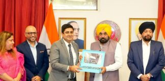 स्थिरता, कनेक्टिविटी, प्रौद्योगिकी और नए दौर के उद्योगों पर अधिक ध्यान देने का आह्वान करते हुए, श्री पुनीत कौऱा, चेयरपर्सन, सीआईआई नॉर्दर्न रीजन एवं मैनेजिंग डायरेक्टर एवं सीईओ, सैमटेल एवियोनिक्स ने चंडीगढ़ स्थित सीआईआई के क्षेत्रीय मुख्यालय के अपने पहले दौरे के दौरान चंडीगढ़ और पंजाब के लिए भविष्य-केंद्रित एजेंडा प्रस्तुत किया। इस दौरान श्री कौऱा ने श्री गुलाब चंद कटारिया, माननीय राज्यपाल, पंजाब एवं प्रशासक, चंडीगढ़ तथा श्री भगवंत सिंह मान, माननीय मुख्यमंत्री, पंजाब से अलग-अलग मुलाकात की और उद्योग से संबंधित प्रमुख सुझावों तथा उन क्षेत्रों पर चर्चा की, जहां सरकार और उद्योग के बीच अधिक सहयोग से विकास को गति दी जा सकती है।