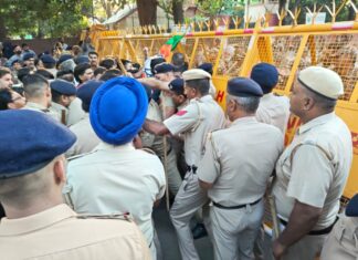BJP’s Anger Erupts Over Kharge’s Remarks; Workers Attempt to Break Barricades, Stopped by Water Cannons. BJP Takes to the Streets Against Congress Over Insult to PM Modi and His Late Father, Marches Towards Congress Bhawan