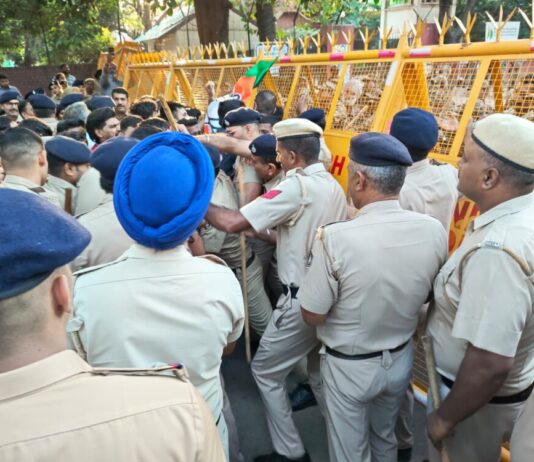 BJP’s Anger Erupts Over Kharge’s Remarks; Workers Attempt to Break Barricades, Stopped by Water Cannons. BJP Takes to the Streets Against Congress Over Insult to PM Modi and His Late Father, Marches Towards Congress Bhawan