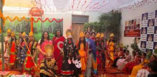 गुरुग्राम। Elegant Children’s Academy (ECA School) में नवरात्रि एवं विजयदशमी के अवसर पर *“डांडिया तरंग, विजय प्रसंग”* कार्यक्रम का आयोजन उत्साह एवं उल्लास के साथ किया गया। कार्यक्रम में विद्यार्थियों ने विभिन्न सांस्कृतिक प्रस्तुतियों के माध्यम से भारतीय संस्कृति, परंपरा एवं संस्कारों की सुंदर झलक प्रस्तुत की।